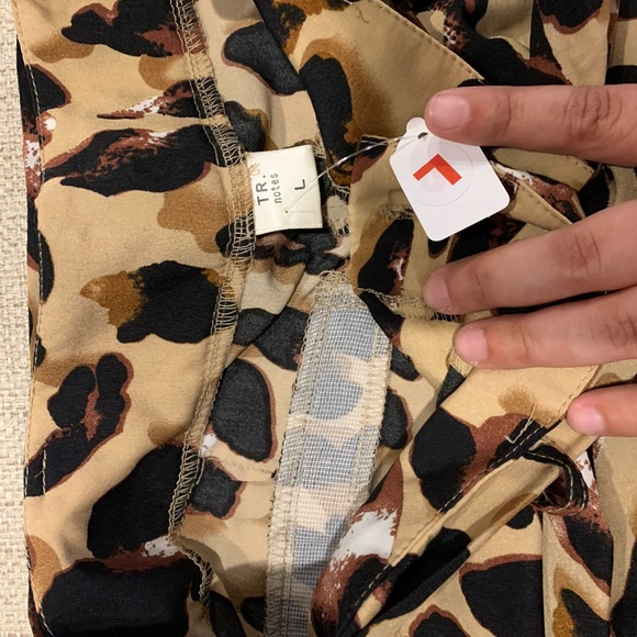 Leopard satin shorts with tie front - Picture 3 of 3